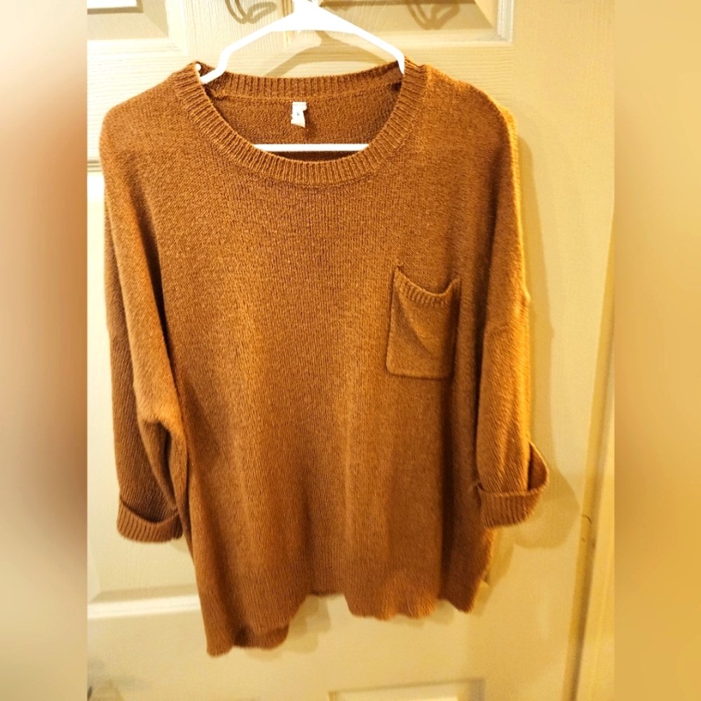 Lightweight 3/4 sleeve sweater